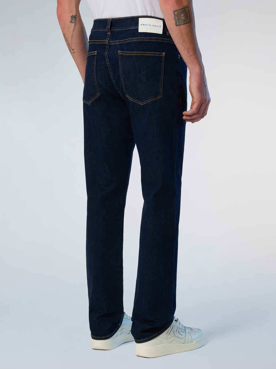 calça jeans listrada de denim reciclado