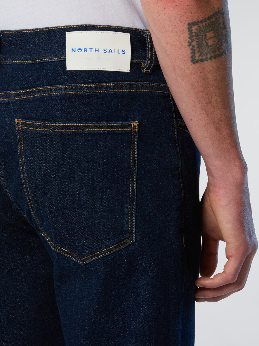 calça jeans listrada de denim reciclado