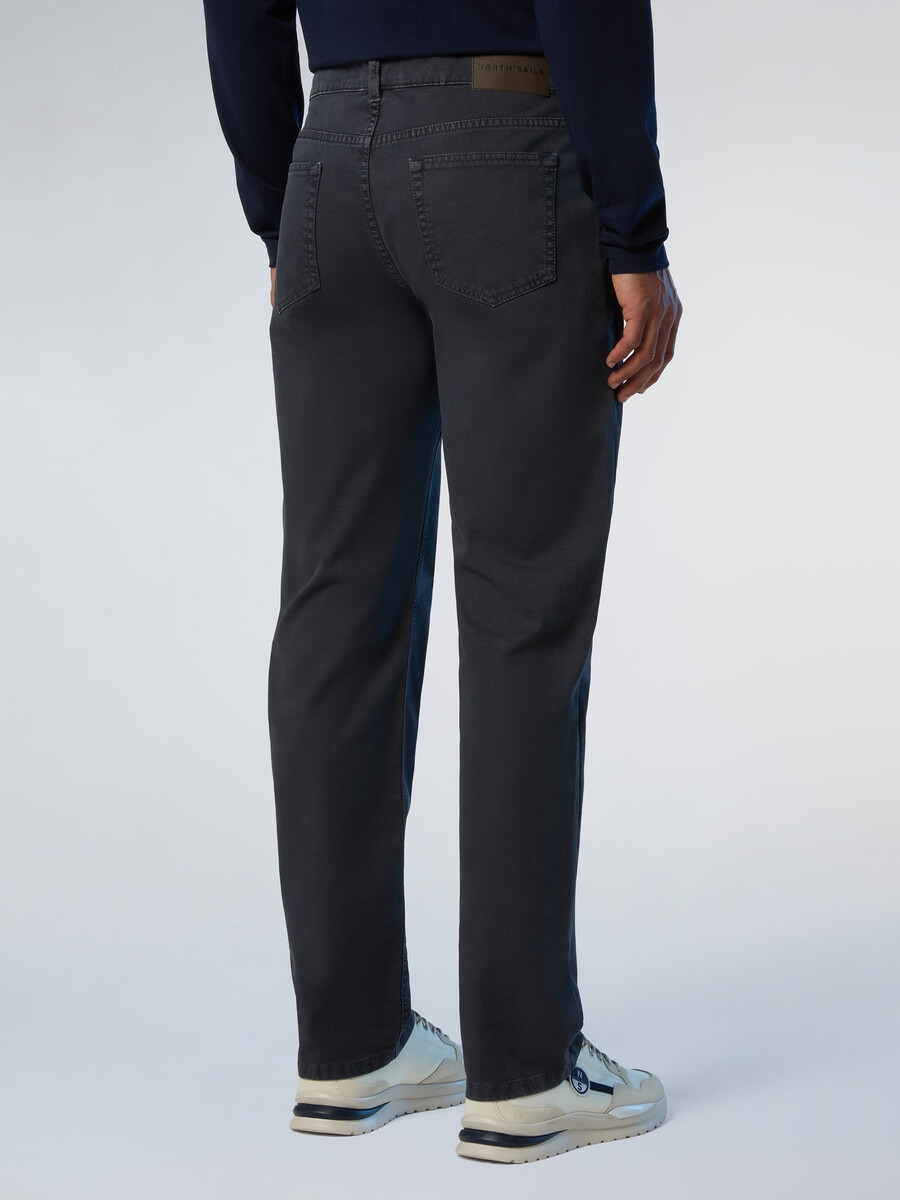 calça de sarja quebrada com 5 bolsos