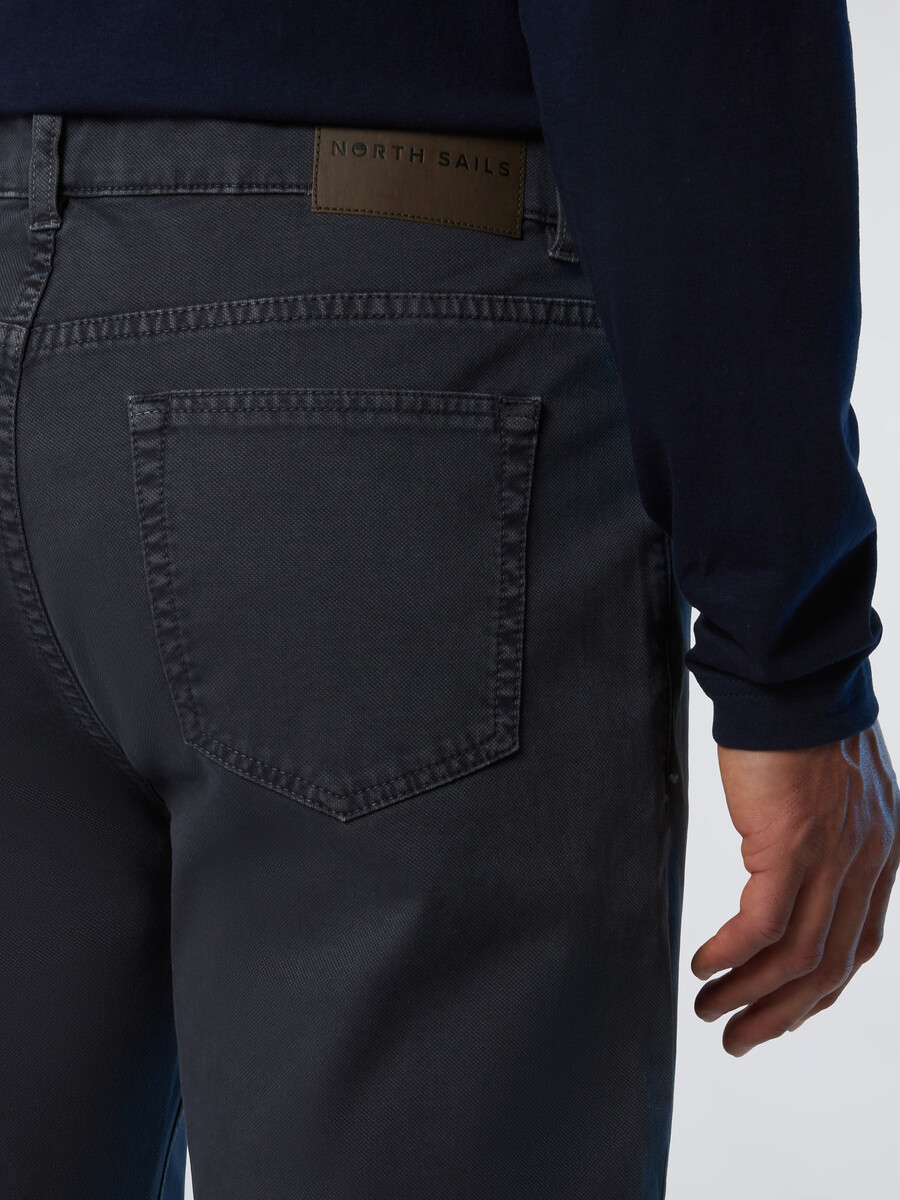 calça de sarja quebrada com 5 bolsos