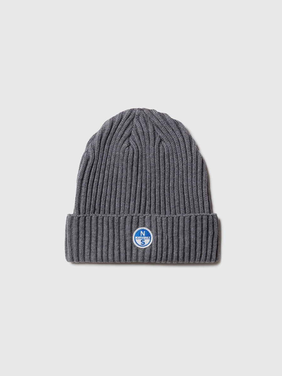 gorro canelado largo com etiqueta de logotipo