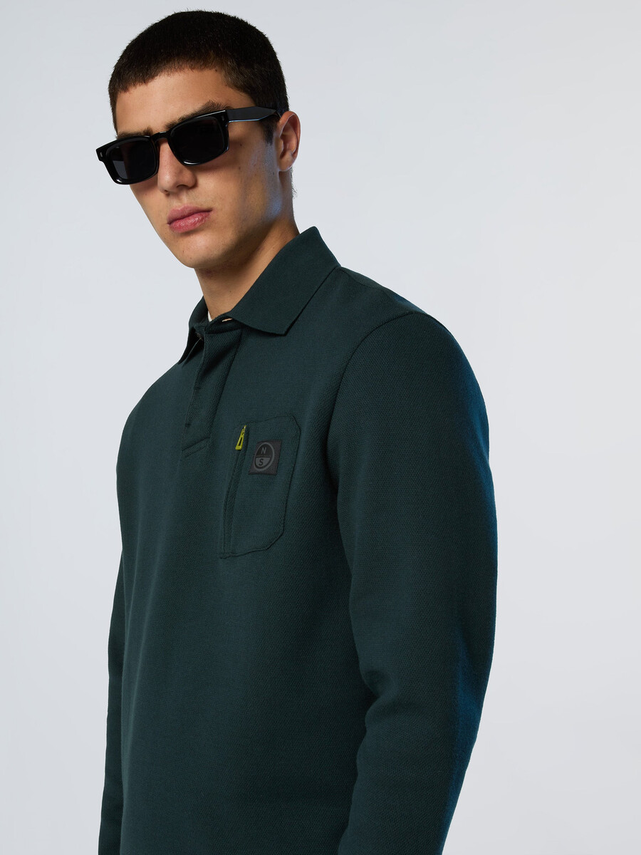 camisa polo com bolso no peito