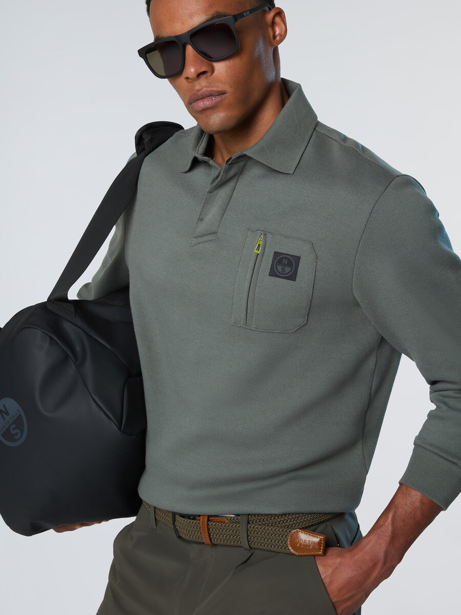 camisa polo com bolso no peito