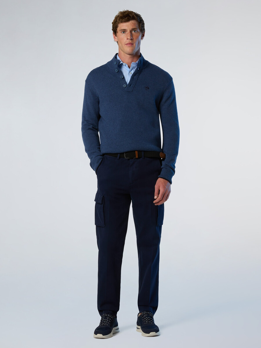 suéter de cashmere com fechamento frontal por botões