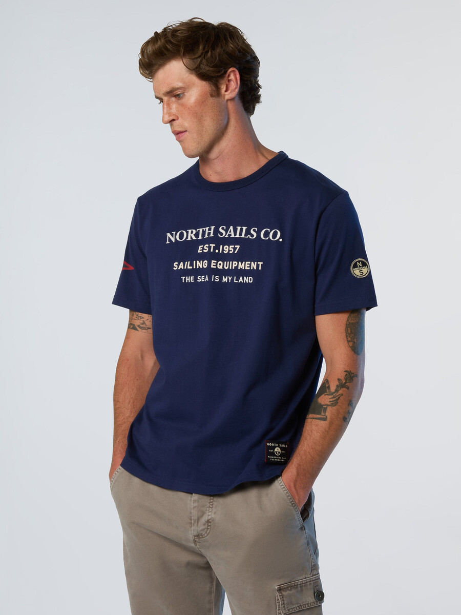 camiseta com estampa náutica