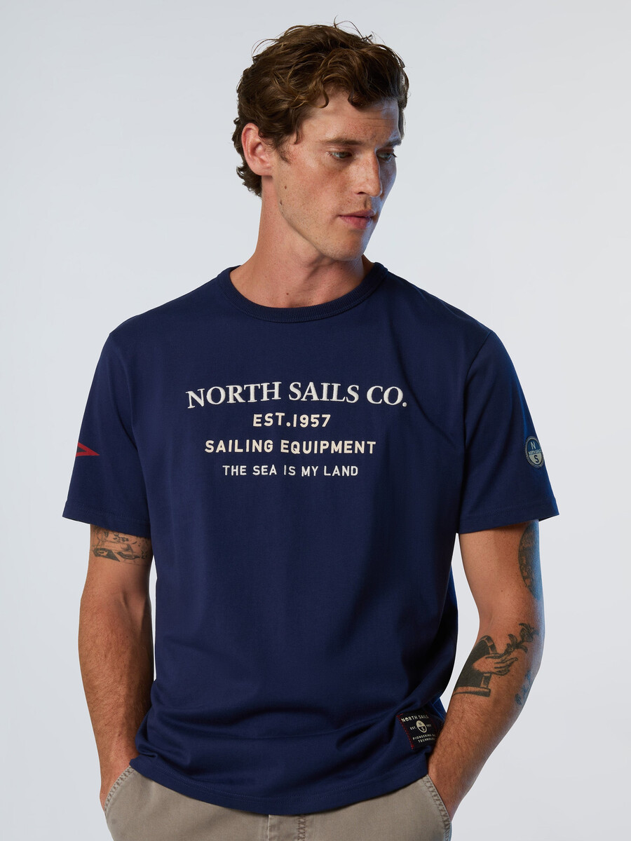 camiseta com estampa náutica