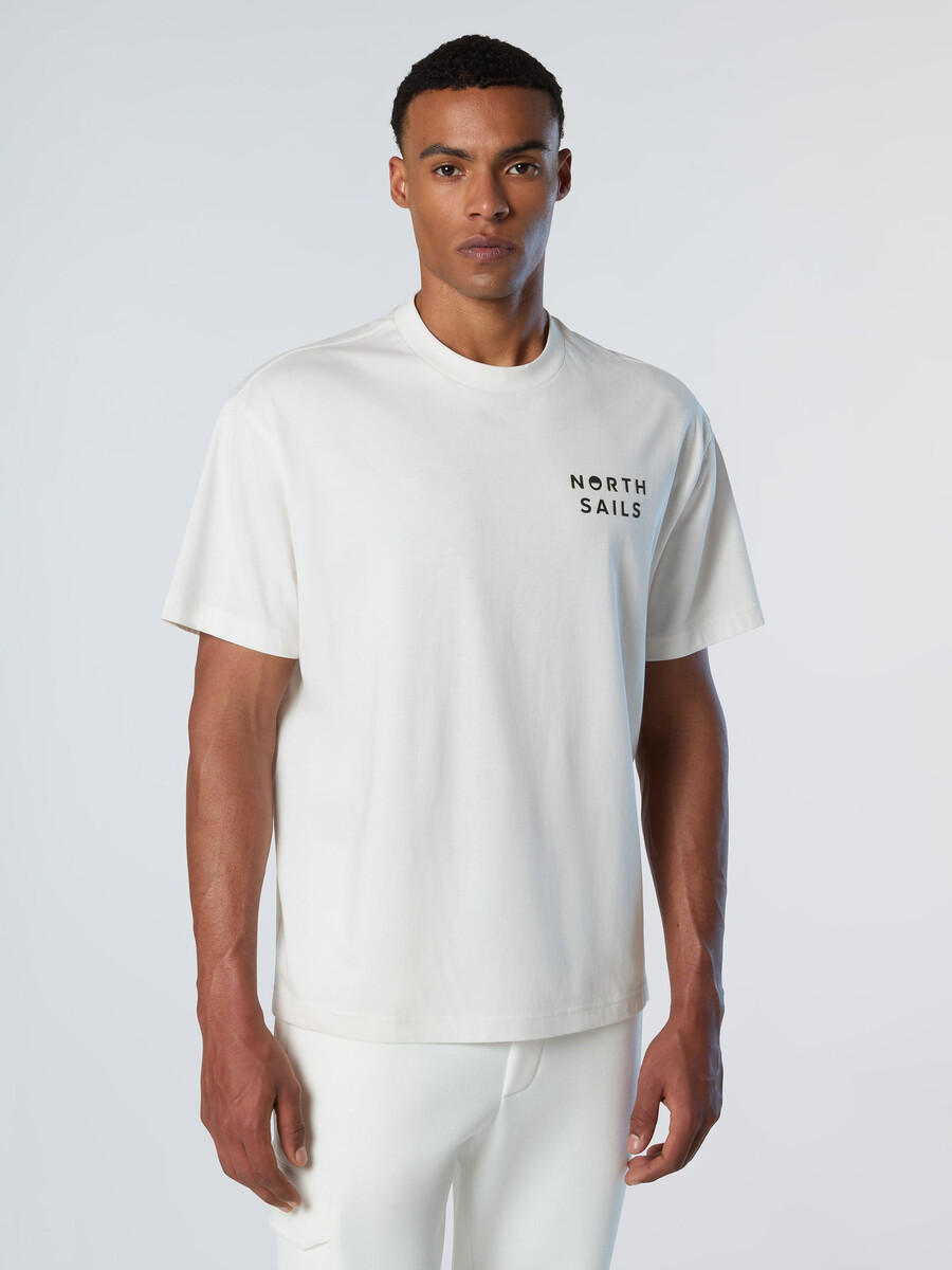 camiseta com estampa gráfica