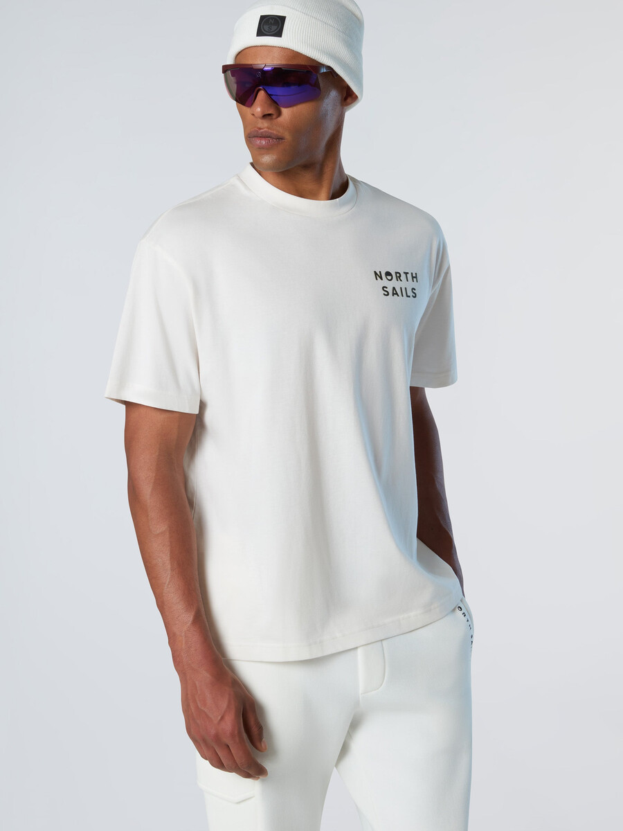 camiseta com estampa gráfica