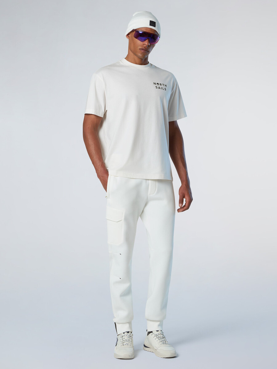 camiseta com estampa gráfica