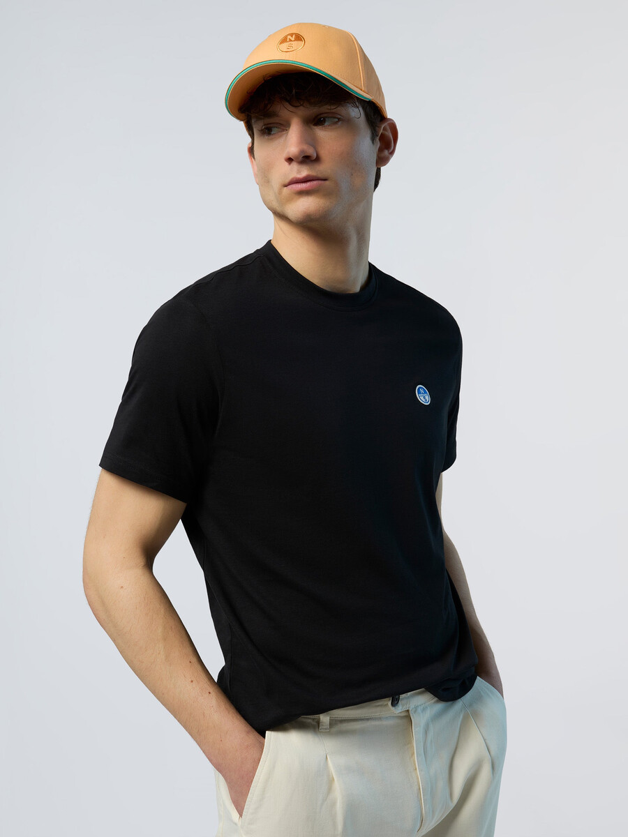 camiseta com patch de logotipo