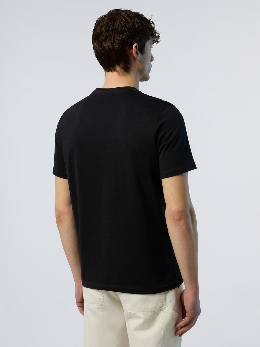 camiseta com patch de logotipo